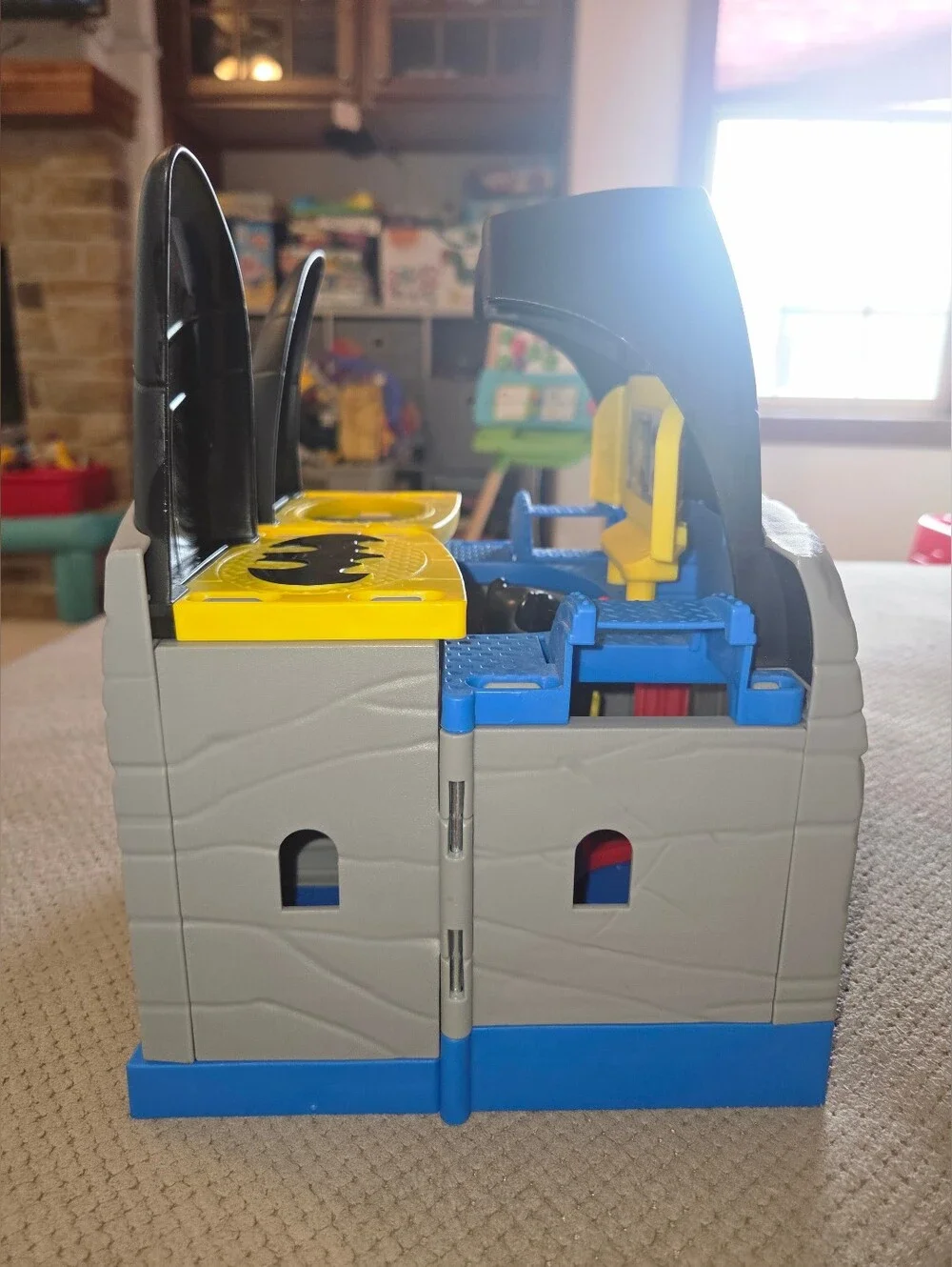2019 Fisher-Price Little People DC Super Friends Batcave Playset Batman Robin